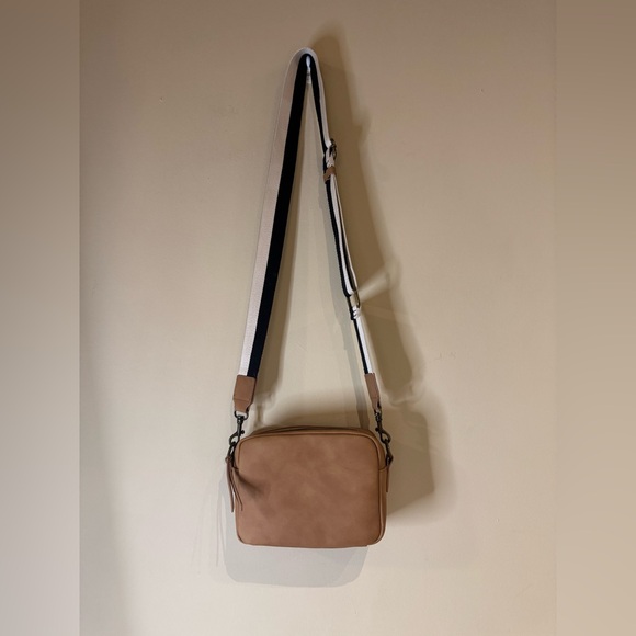 Threshold Handbags - THREAHOLDS Tan Crossbody camera bag purse adjustable strap